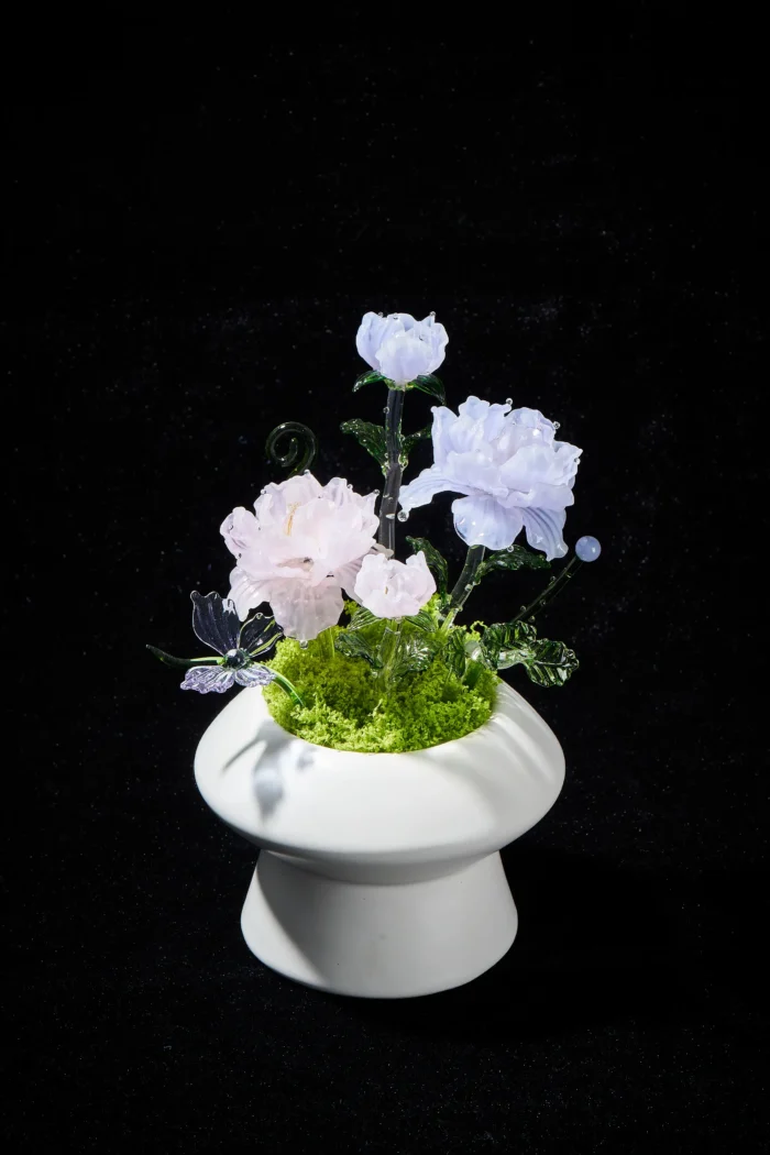 N0242 White Garden in Stillness - Image 1